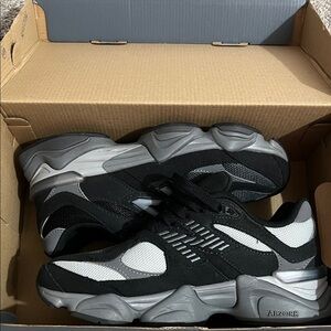 New Balance Black, Gray and White Size 7 Youth Sneakers